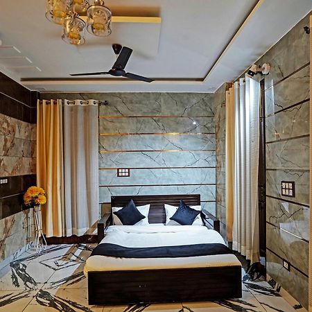 Play- Platinum Sector144 Couple Friendly Hotell Noida Eksteriør bilde