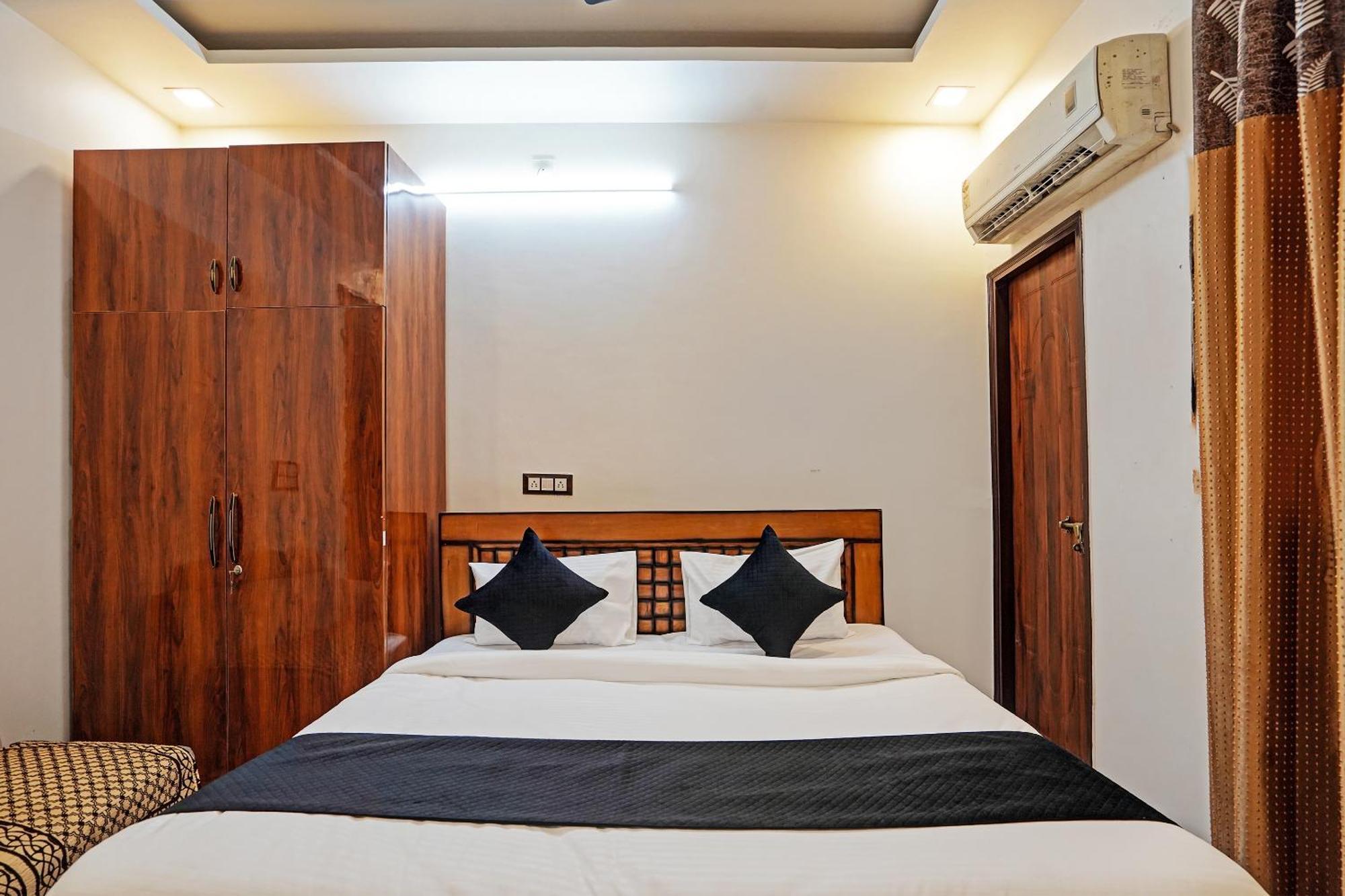 Play- Platinum Sector144 Couple Friendly Hotell Noida Eksteriør bilde